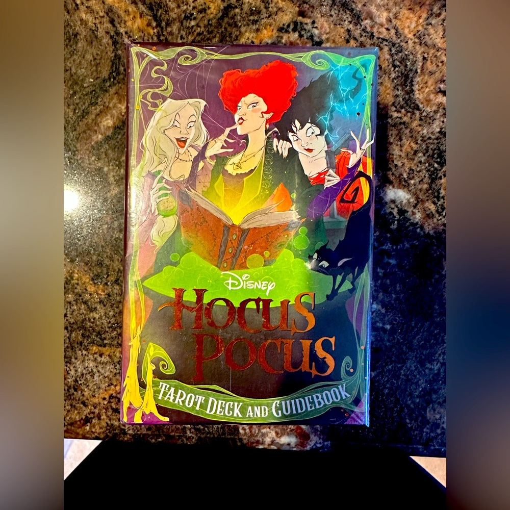 Disney Hocus Pocus Tarot Deck & Guidebook